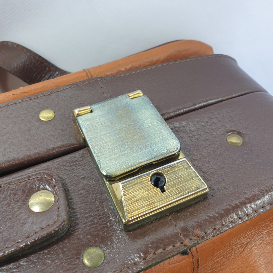 Чемодан кожаный, коричневый, ключ в комплекте, 55х39х18 см. СССР. Картинка 8